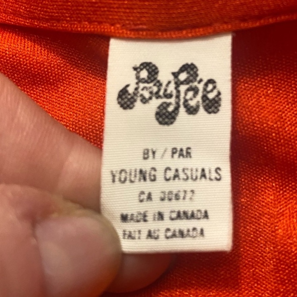 Orange vintage shirt, size large.  
Chemisier rétro vintage, tangerine, large